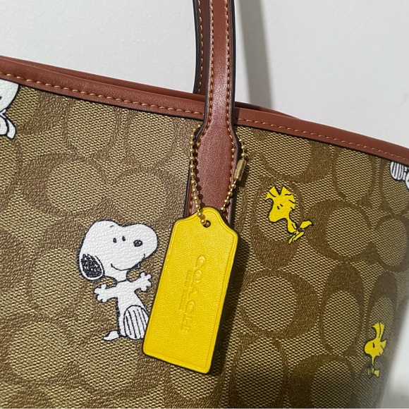 Coach x Peanuts City Collaboration Snoopy Tote Bag - Picture 3 of 10
